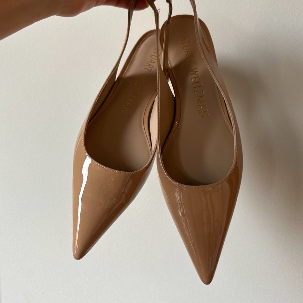 Stuart Weitzman pointed toe flat - size 8